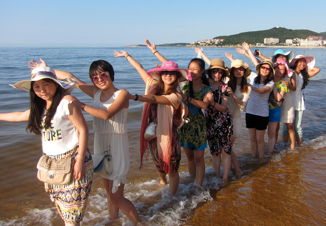 海邊留影紀念我們的青春